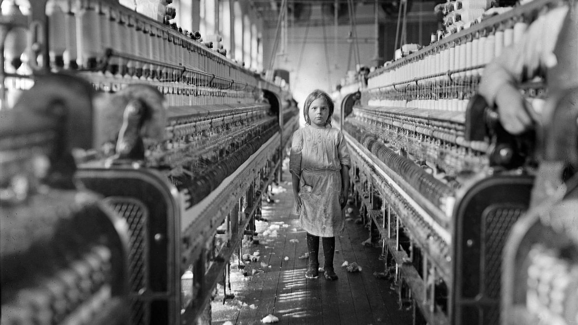 A little spinner in the Mollahan Mills, Newberry, S.C. December 3, 1908. Library of Congress / Lewis Wickes Hine A little spinner in the Mollahan Mills, Newberry, S.C.
