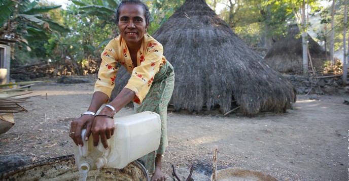 © UN Photo/ Martine Perret A woman from Pune, Timor-Leste, collects water for her home.